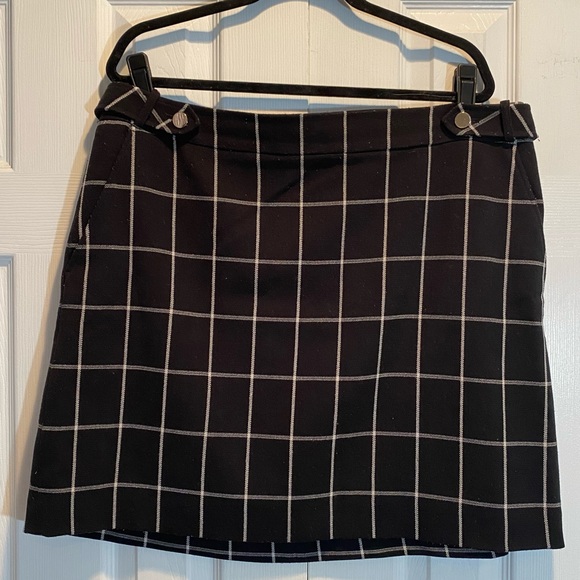 LOFT Dresses & Skirts - LOFT Black & Cream Plaid Shift Skirt